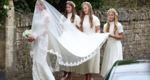 ¡Estas son las hermanas! La hija de Harriet Spurling, Georgina, de 14 años, los hijos de Peter Phillips, Savannah, de 15, e Isla, de 14, se unieron a la novia para las nupcias reales.