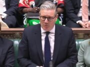 Starmer sugiere que aún podrían faltar semanas para el plan de defensa laborista, ya que Rachel Reeves ha insinuado que la carga fiscal aumentará de nuevo en lugar de reducir el bienestar.