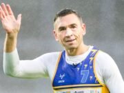 La leyenda del rugby Kevin Sinfield finalmente será nombrado caballero en los Honores del Cumpleaños del Rey por sus esfuerzos de recaudación de fondos de la MND en memoria de su difunto compañero de equipo Rob Barrow.