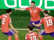 Escocia 1-0 Haití: Los escoceses encabezan el Grupo C y logran su primera victoria en la Copa del Mundo en 36 años gracias al gol de John McGinn en la primera mitad… Fue feo y laborioso, pero no les importará