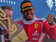 Kim Kardashian felicitó a su novio estrella de la Fórmula Uno, Lewis Hamilton, después de la primera victoria de la leyenda en Ferrari en el Gran Premio de Barcelona, una semana después de su controvertida aparición en Mónaco.