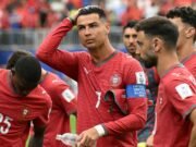 Ahora los compañeros de Cristiano Ronaldo se enfrentan a una avalancha de abusos en las redes sociales para evitarlo, mientras la guerra civil de la Copa Mundial de Portugal estalla después de que su hermana comienza el juego de culpas.