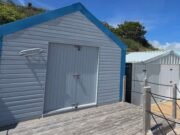 Cabaña de playa sin electricidad ni agua corriente se vende por 200.000 libras esterlinas en el centro vacacional de ‘Cheshire-on-Sea’