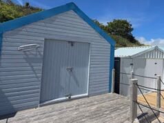 Cabaña de playa sin electricidad ni agua corriente se vende por 200.000 libras esterlinas en el centro vacacional de ‘Cheshire-on-Sea’