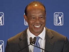 El explosivo Tiger Woods radiante en su debut sorpresa en el anuncio del PGA Tour después de un período de rehabilitación y un arresto por DUI