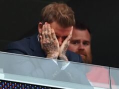 David Beckham parece frustrado durante el partido de Inglaterra en Boston mientras los Tres Leones empatan 0-0 con Ghana, de mentalidad defensiva.