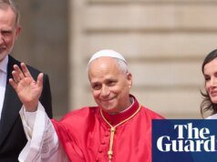 El Papa León insta a los líderes a rechazar la polarización al comenzar su gira por España Papa León XIV