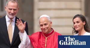 El Papa León insta a los líderes a rechazar la polarización al comenzar su gira por España Papa León XIV