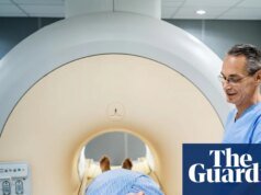 Número récord de personas esperando pruebas de diagnóstico del NHS en Inglaterra | Servicio Nacional de Salud