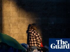 Funcionarios de Trump recortan fondos federales a la agencia de servicios para personas sin hogar de Los Ángeles Los Ángeles