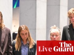 Australia News Live: La policía investigará las acusaciones de activistas de la flotilla de Gaza; La legislación victoriana establece el derecho a recibir noticias de la FMH en Australia