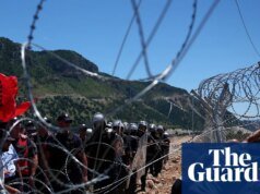 Los albaneses protestan contra otro desarrollo de lujo en la costa del Adriático Albania