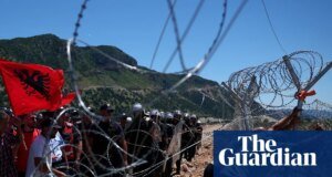 Los albaneses protestan contra otro desarrollo de lujo en la costa del Adriático Albania