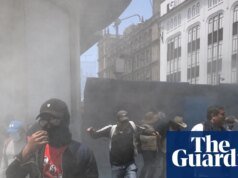 Policía de Ciudad de México protesta con profesores con gases lacrimógenos a 10 días del Mundial | México
