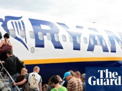 Ryanair investiga cobrar a los padres por sentarse con sus hijos Ryanair