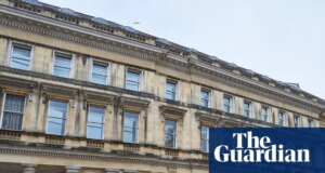 El tribunal de Bristol escuchó cómo una madre encontró a su bebé fláccido y gris en el juicio por asesinato de su padre Noticias del Reino Unido