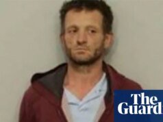 Se cree que el prisionero que escapó del funeral de su hermano está en Melbourne, dice la policía Melbourne