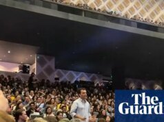 ¿Hay algún pianista en casa? Los miembros del público acuden en masa para actuar en La La Land en Sydney, Sydney.