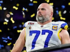 Andrew Whitworth dice que le ha estado enviando mensajes de texto a Aaron Donald sobre el regreso de los Rams