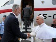 El Papa León regresa a casa del Rey de España después de que fallara el motor del avión