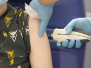 La vacuna universal contra el coronavirus diseñada por IA supera el primer ensayo en humanos