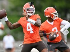 Deshaun Watson descarta la percepción pública, los Browns cambian su enfoque hacia la competencia de QB