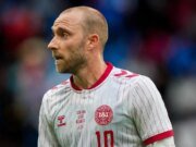 El danés Christian Eriksen ‘consciente’ tras volver a caer en el partido