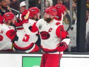 Jordan Staal anotó un doblete y los Hurricanes vencieron a los Golden Knights en el Juego 4