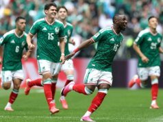 México anotó su primer gol mundialista en casa tras un emotivo himno nacional
