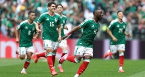 México anotó su primer gol mundialista en casa tras un emotivo himno nacional