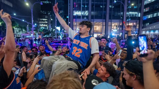 knicks-fans-celebrate-fox-news-001.jpeg