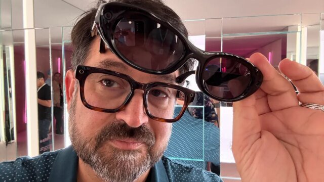 meta-glasses-kylie-jenner.jpg