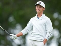 Miles Russell sorprende a papá con su tarea de caddie en el hoyo 18 del US Open