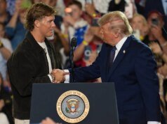 El mariscal de campo de los Giants, Jackson Dart, enfrentó más reacciones negativas por presentar a Trump en el evento