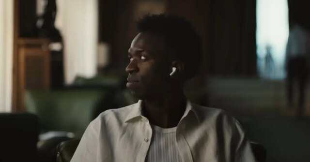 vini-jr-airpods-pro-3-ad.jpg