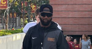 El esquinero de la USC, Chasen Johnson, alcanza un hito importante en la recuperación de lesiones