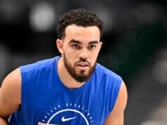 Los Nuggets renovaron a Tyus Jones por un año