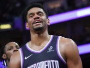 La racha ganadora de los Kings continuó con la victoria sobre los Clippers