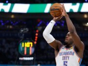 Los Hawks adquieren a Lou Dort y Ryan Nambird en un intercambio a tres bandas con OKC y Dallas