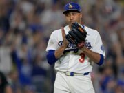 Los Dodgers cortaron lazos con el lanzador y activaron oficialmente a Edwin Díaz en su noche de muñecos