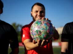 El Balón se detiene en París para presenciar el Mundial de Fútbol Unificado