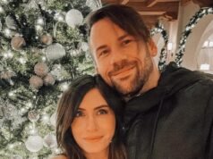 El líder de Beartooth, Caleb Shomo, y su esposa durante 14 años se declaran “un hombre orgullosamente gay” después de solicitar el divorcio.
