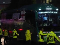 El anillo de acero de Inglaterra está en riesgo mientras los mexicanos saquean el hotel de su equipo y abusan de ellos a su llegada antes del choque de octavos de final de la Copa del Mundo.