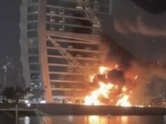 Cuando Irán lanzó un ataque contra los Emiratos Árabes Unidos, influyentes y expatriados publicaron videos de ataques con misiles y drones… se hizo de noche. Este ataque iraní que los Emiratos Árabes Unidos no querían que vieras.