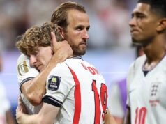 El Príncipe William ha dicho a los Tres Leones que “mantengan la cabeza en alto” después de su derrota en el Mundial ante Argentina.