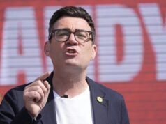 Burnham teme que el aumento de impuestos ahogue la economía, ya que las estadísticas muestran que el crecimiento ya se ha estancado.