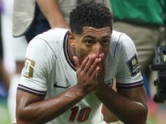 ‘¡Está en el medio de la portería!’: Jude Bellingham se enfurece con Jordan Pickford por el empate de Argentina en la pesadilla de la Copa del Mundo, mientras Lionel Messi descubre la ‘hoja de trucos’ de penales de la estrella inglesa