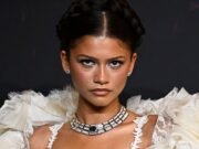 Dentro del Odyssey Tour de Zendaya ¡Drobe! La estrella reina como la reina del método de vestir mientras deslumbra con una variedad de vestidos de diseñador de estilo griego en la alfombra roja.