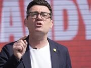 La izquierda pide a Burnham que mantenga Red Aid en el número 11: ahora los parlamentarios de línea dura intentan bloquear el movimiento para convertir a Mahmud en el próximo canciller