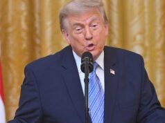 Trump afirma que China pirateó 220 millones de archivos de votantes estadounidenses y señala al “Estado profundo” en un dramático discurso sobre fraude electoral en horario estelar.